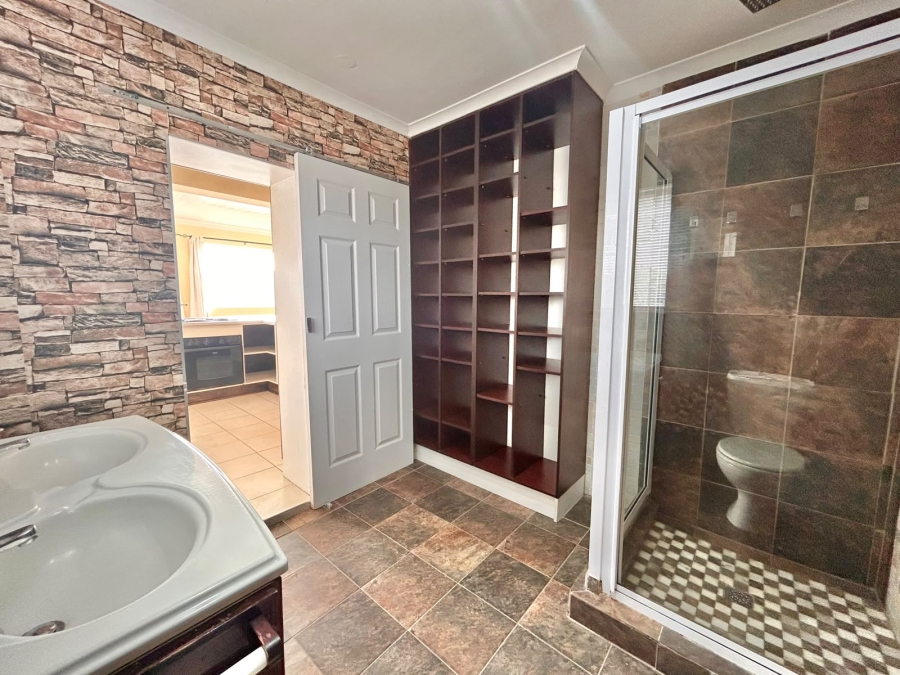To Let 2 Bedroom Property for Rent in Zeekoevlei Western Cape